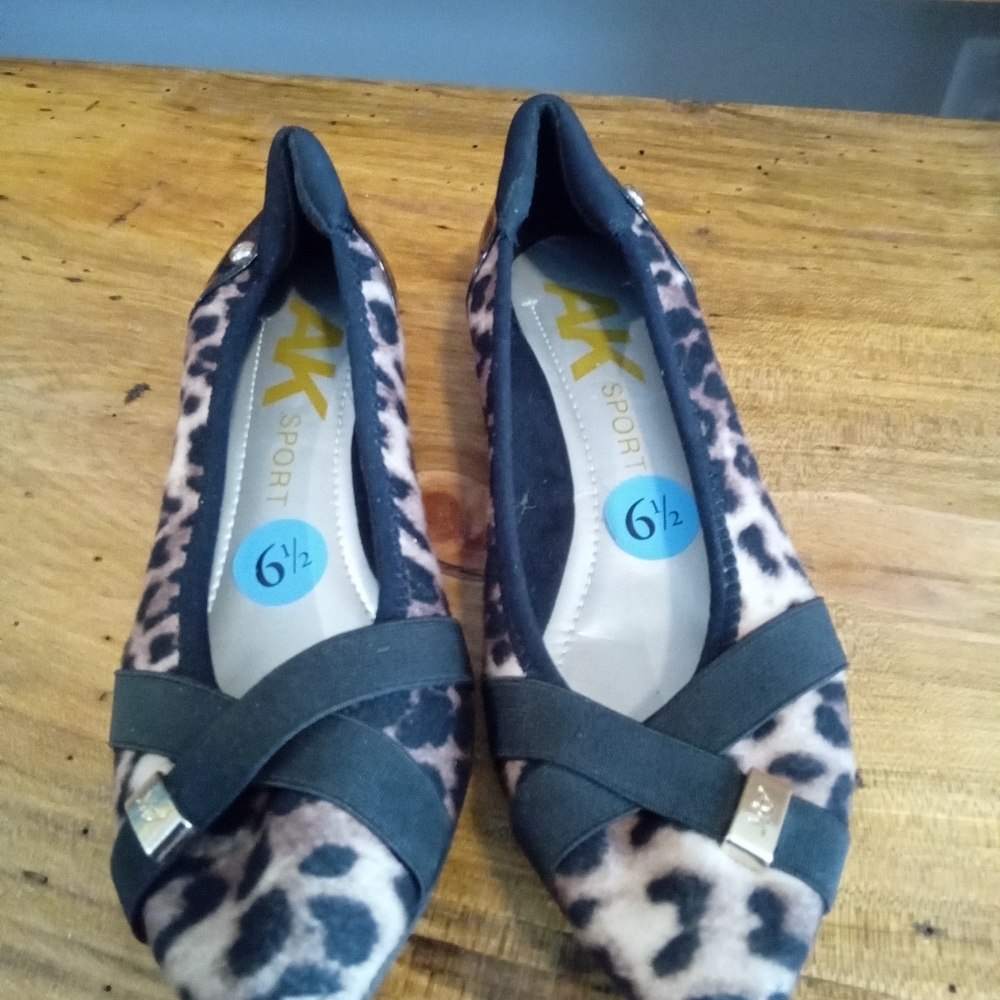 AK Anne Klein Sport Women's Sz 6.5 Leopard Print Flats NWT